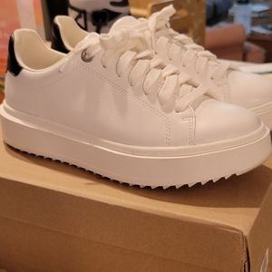 Steve Madden Catcher Shoes